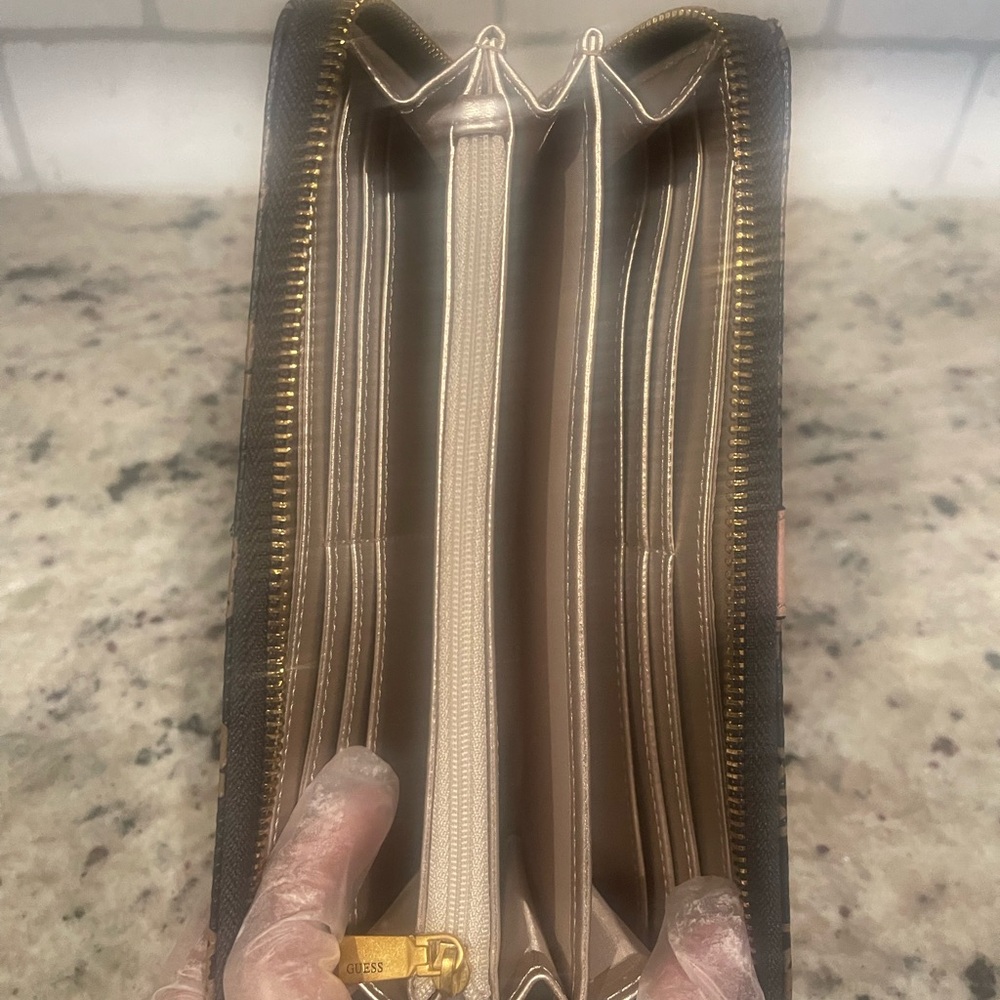 GUESS BRIANA WRISTLET WALLET with Gold Accents - Picture 4 of 8